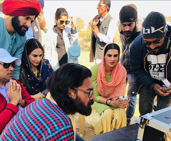 on the set of saak movie 