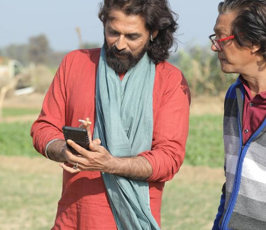 on the set of saak movie 