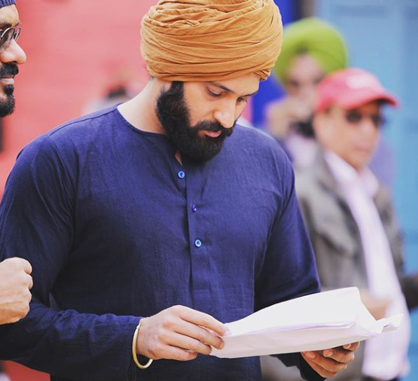 on the set of saak movie 